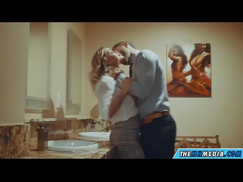 ❤️ Kad krūtiska blondīne pavedina tevi publiskā tualetē ❤ Anāls porno pie porno lv.villagesexvideos.ru ❤